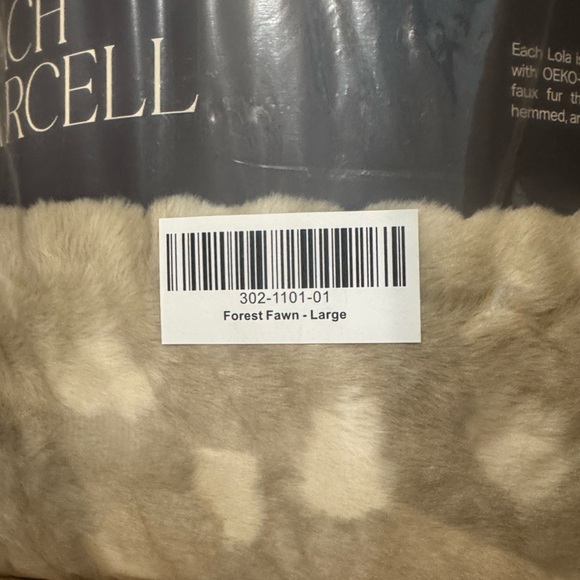 Lola Blankets/Plush Faux Fur Blanket/Throw/Size L/Tan/Cream/NEW! SEALED/NIB! - Picture 3 of 16
